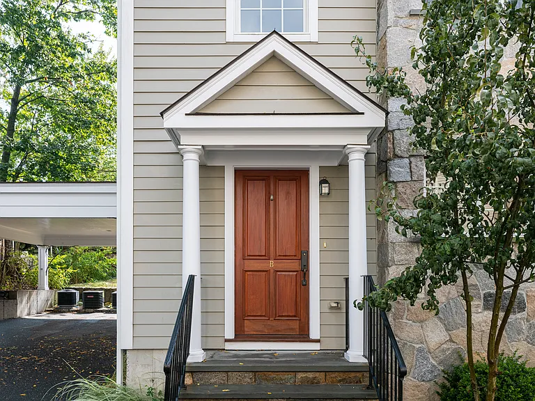 41 Harold St #B — Photo 2