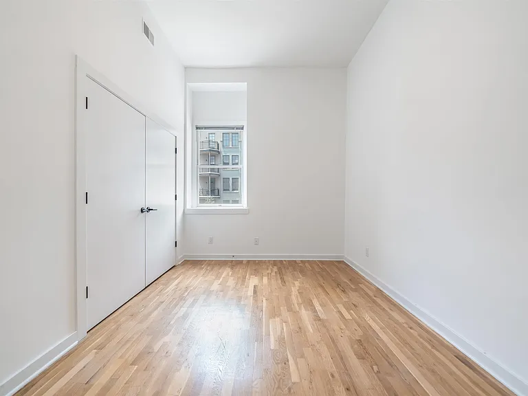 716 Madison St #209 — Photo 7
