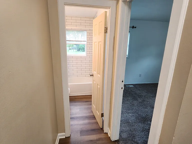 332 N River Rd — Photo 32