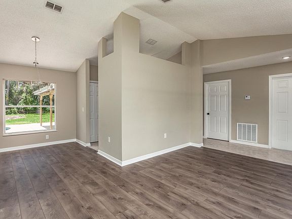 5th image of 2337 Whitehorse St