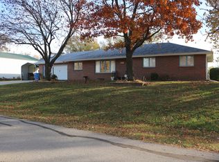 5740 NE Whiteside Dr, Topeka, KS 66617