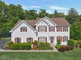 15 Foxhound Cir, Mechanicville, NY 12118
