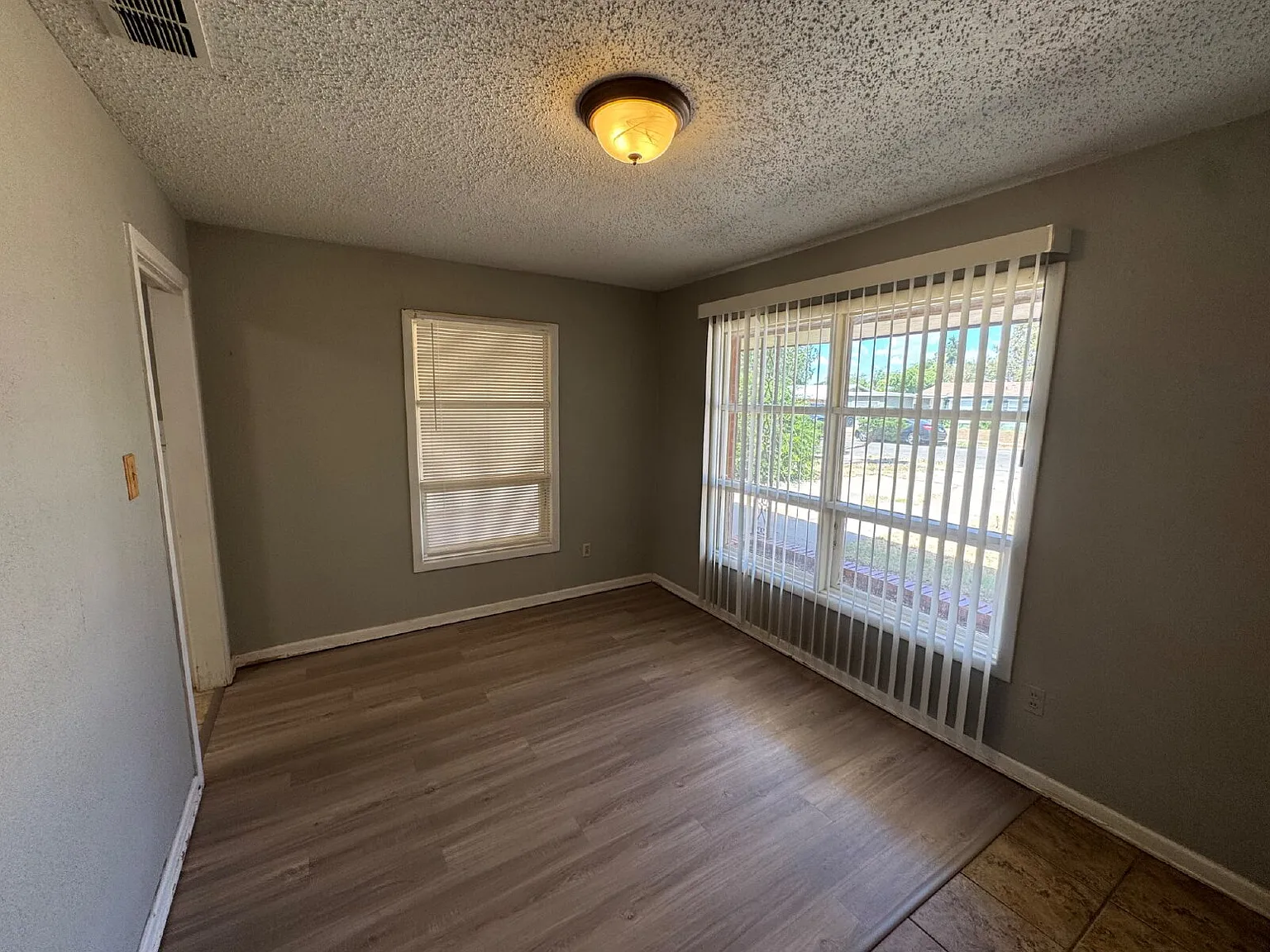 3 bed, 2.0 bath, 1775 sqft, $1,400 — Photo 4