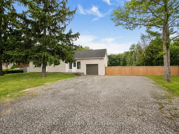 100 Green Mountain Rd E, Hamilton, ON L8J 2W4