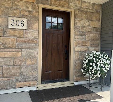 2nd image of 306 E Lake Ave