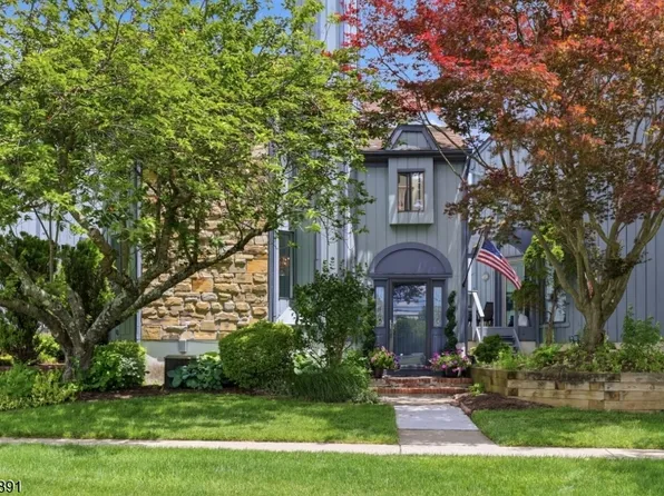 11 Trafalgar Ct, Washington Twp., NJ 07840