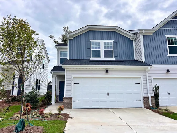 4051 Summit Woods Dr, Charlotte, NC 28216