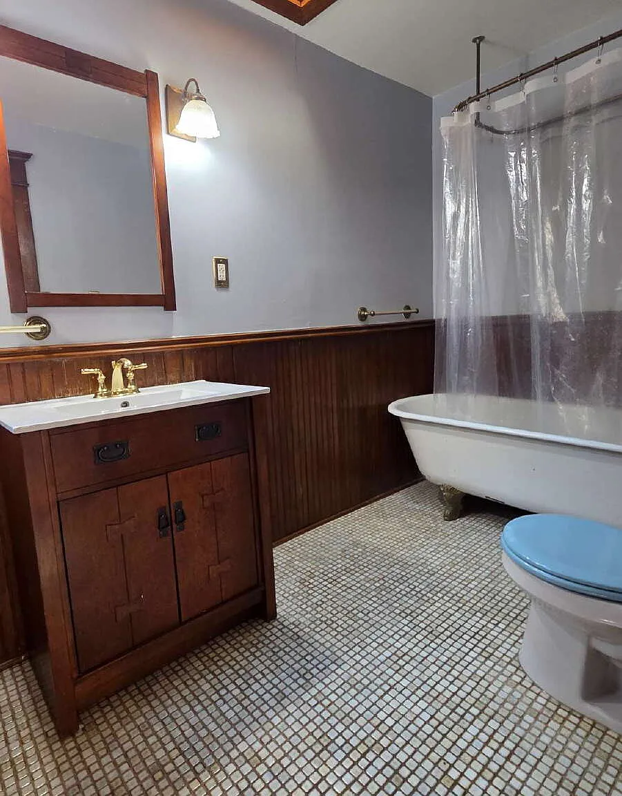 3 bed, 1.0 bath, 1600 sqft, $2,300 — Photo 3