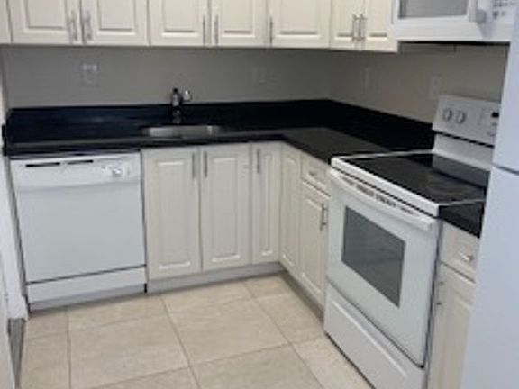 4th image of 736 NE 40th St #736/2
