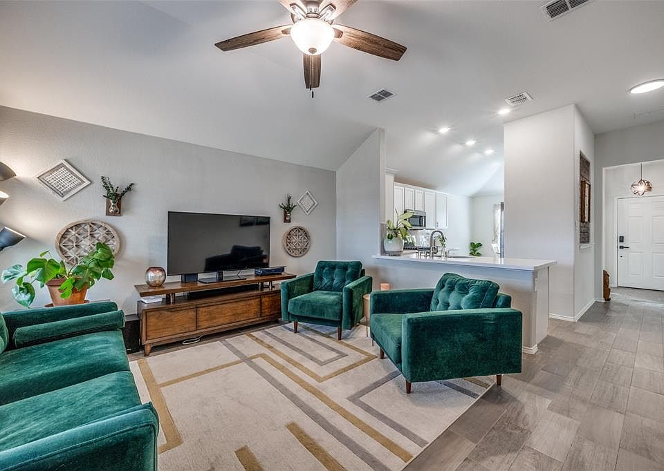 1st image of 1505 Alamandine Ave