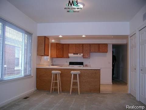 3rd image of 813 Beaconsfield Ave