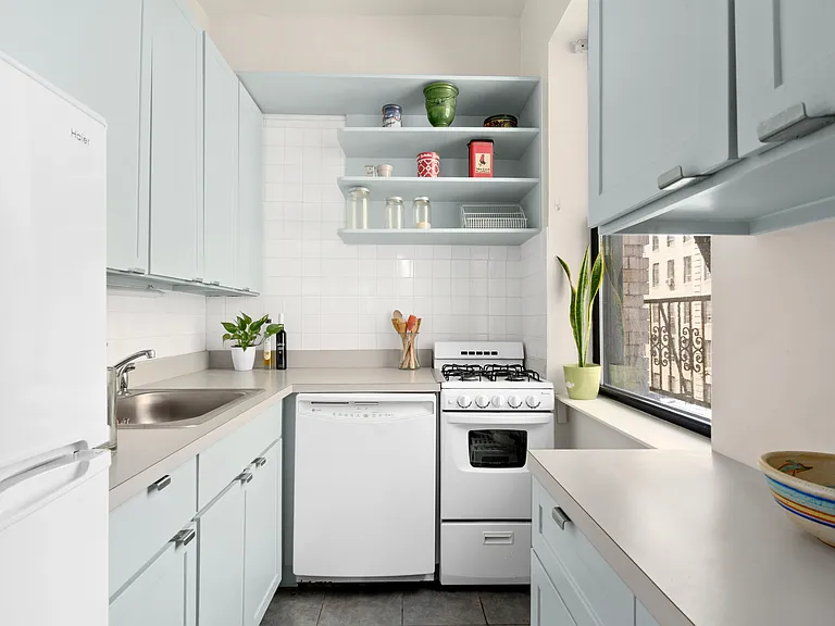 342 W 56th St #4F — Photo 1