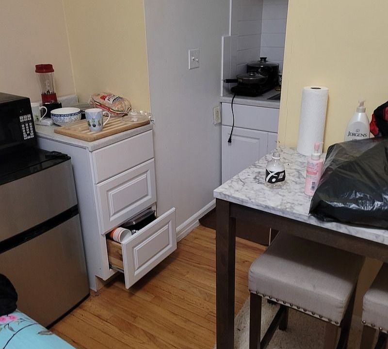 1st image of 5104 Skillman Ave #3B