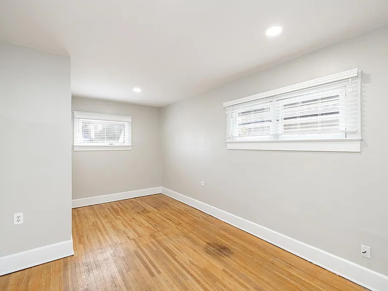 621 E 33rd Ave — Photo 20