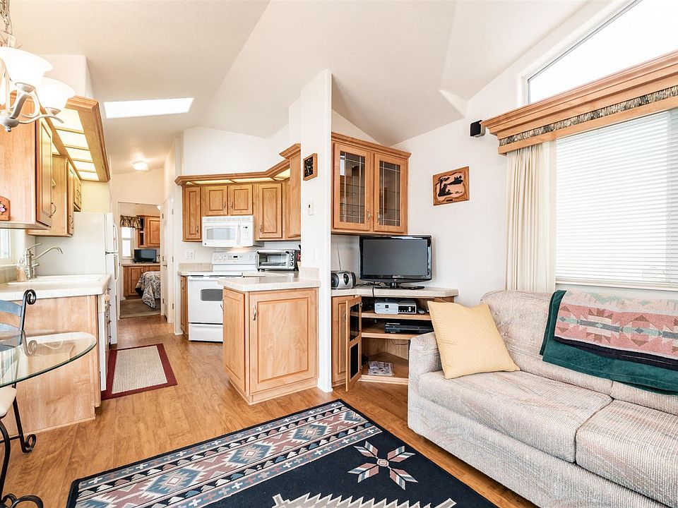 1st image of 856 Aquamarine Dr
