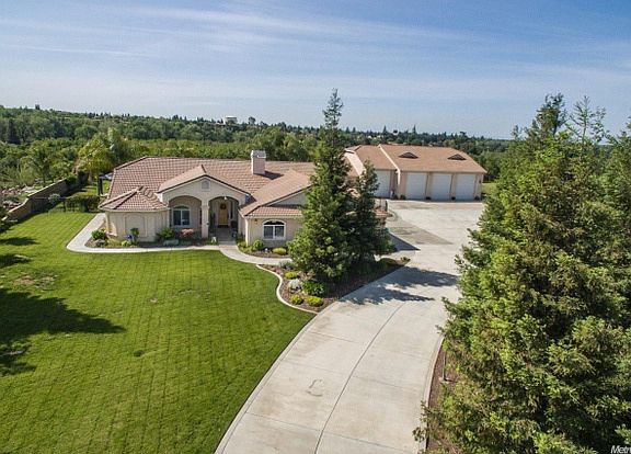2nd image of 10101 N Oaks Ct