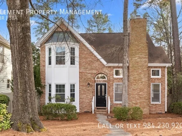 131 Cumberland Green Dr, Cary, NC 27513