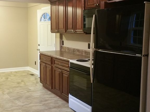 3rd image of 1 E Morgan Ln