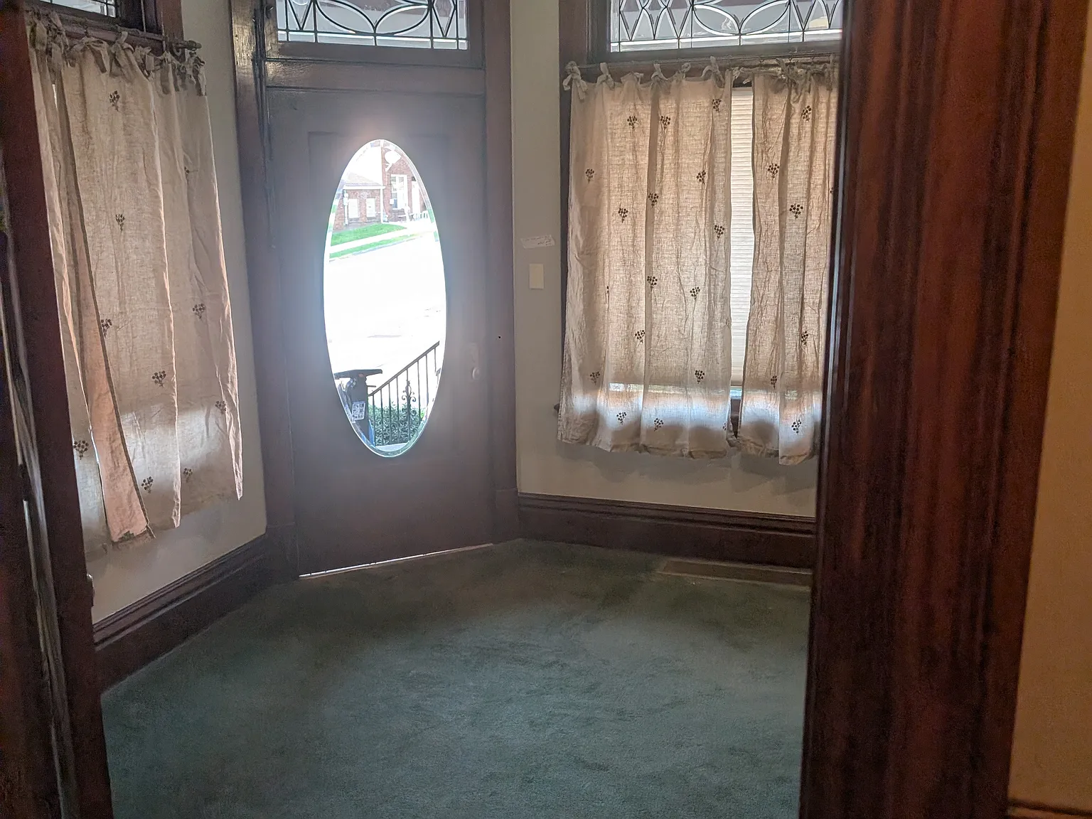 1 bed, 1200 sqft, $1,300 — Photo 3