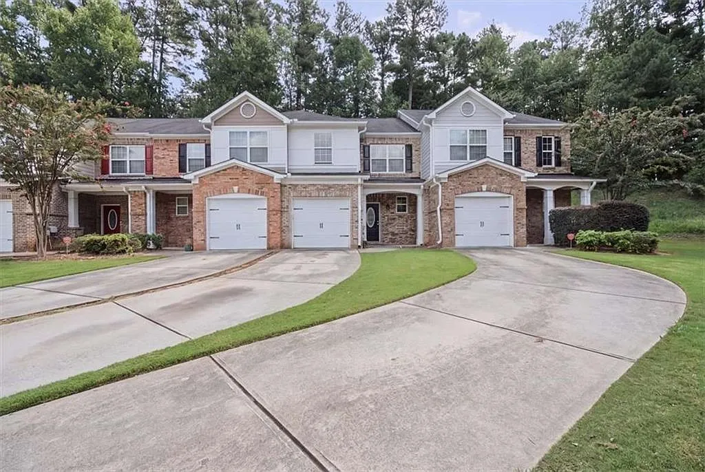 3 bed, 2.5 bath, $2,500 — Photo 2