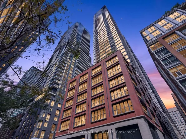 15 Mercer St #4005, Toronto, ON M5V 0T8