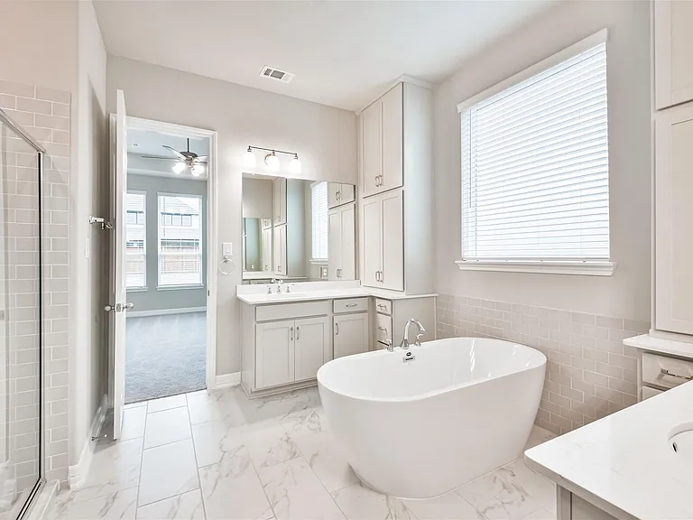 8211 Chartres Wind Dr — Photo 21