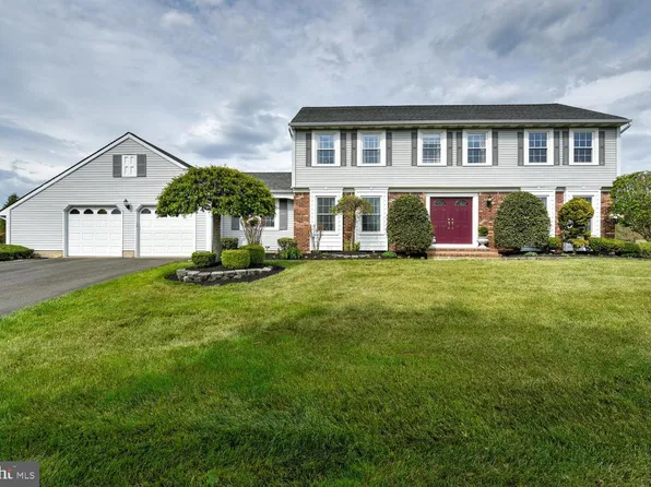8 Bradford Ct, West Windsor, NJ 08550