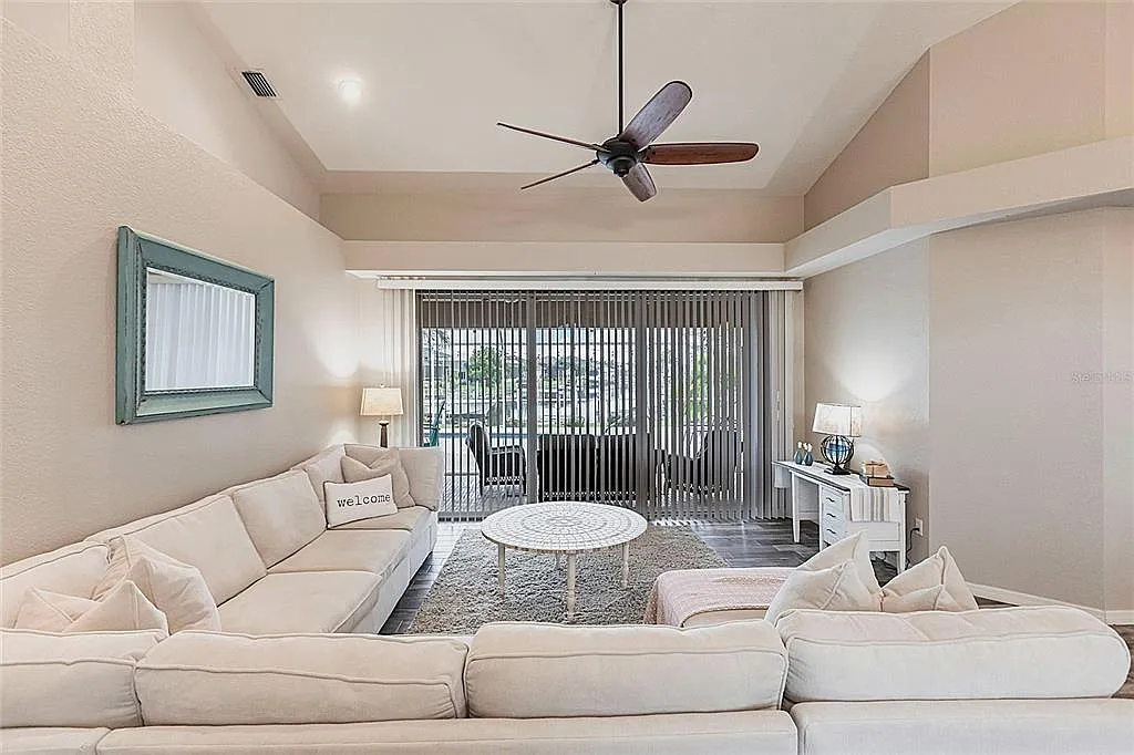 3 bed, 2.0 bath, 2752 sqft, $6,000 — Photo 4