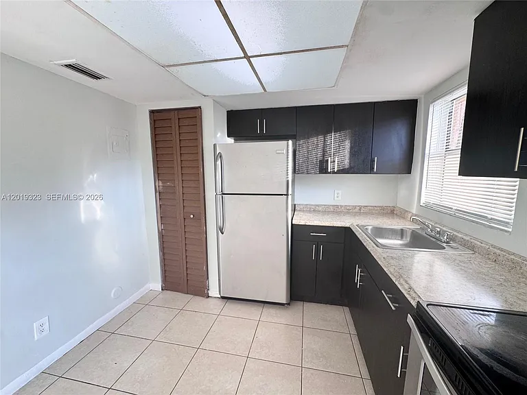 101 NE 41st St #A9 — Photo 4