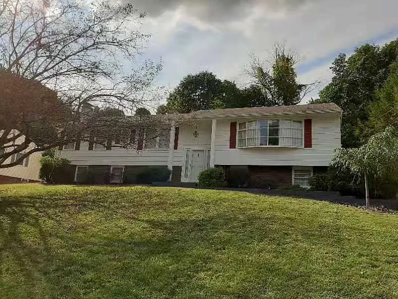 12 Manor Way photo 1