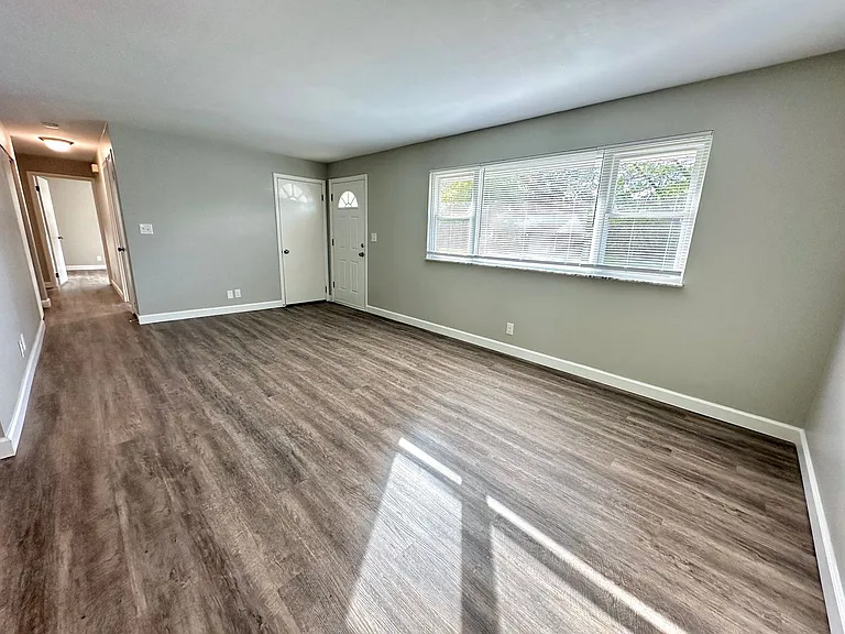 2274 Broadmoor Dr — Photo 4
