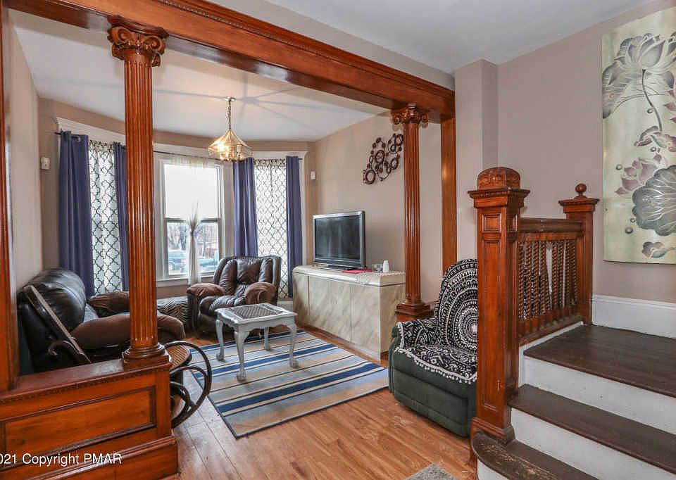 1st image of 919 Wood Ave
