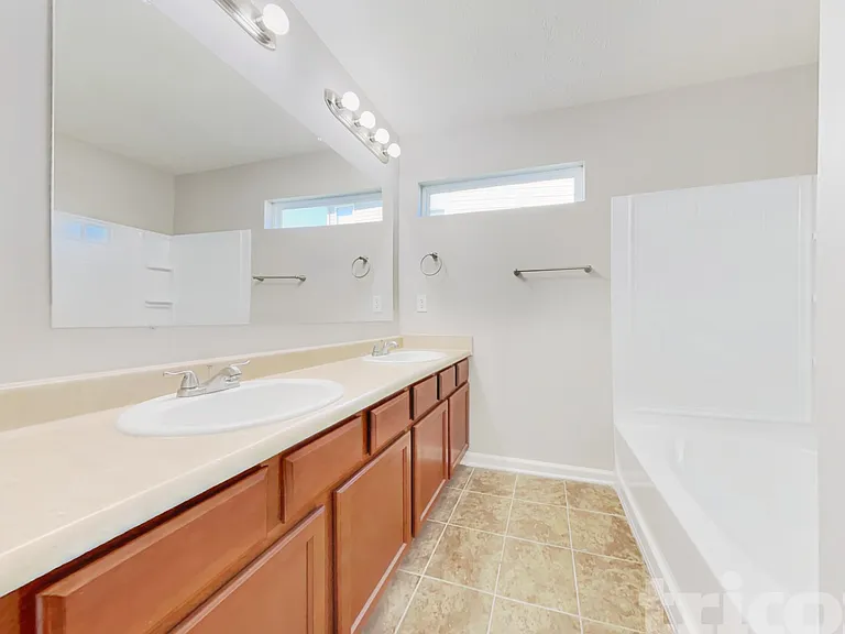4822 Penoyer Ln — Photo 9