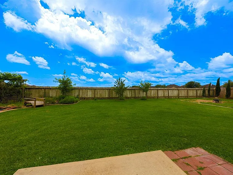 140 Avery Springs Ln — Photo 2
