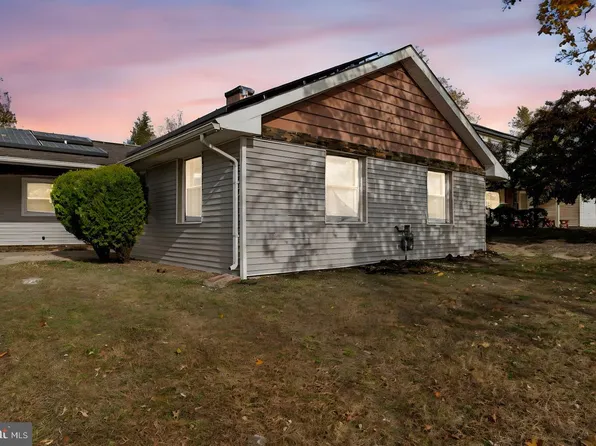 5 Burgess Ln, Willingboro, NJ 08046
