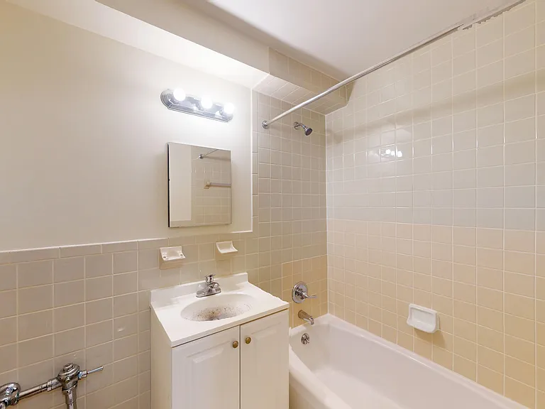 24510 Grand Central Pkwy #5B — Photo 13