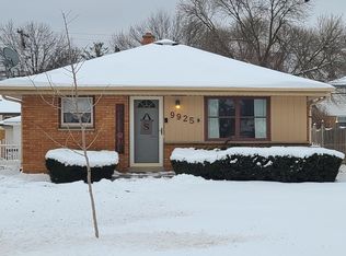 9925 W Grantosa Dr, Wauwatosa, WI 53222