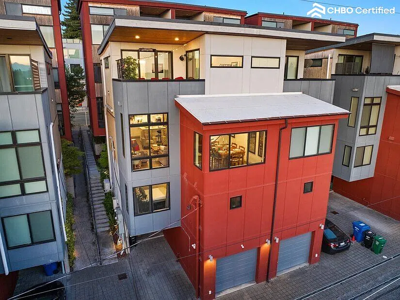 Spacious Luxury View TH Near Downtown — Photo 4