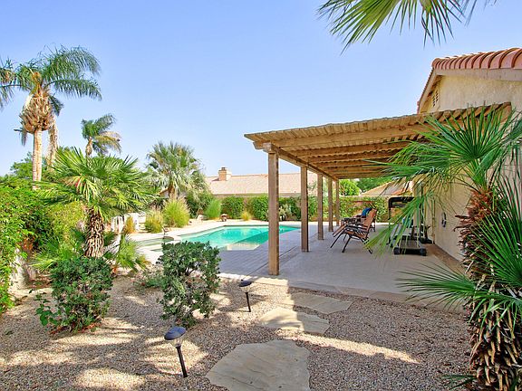 4th image of 44550 Verbena Dr
