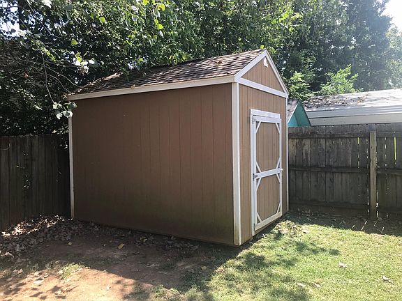 4th image of 1039 Tom Hailey Blvd
