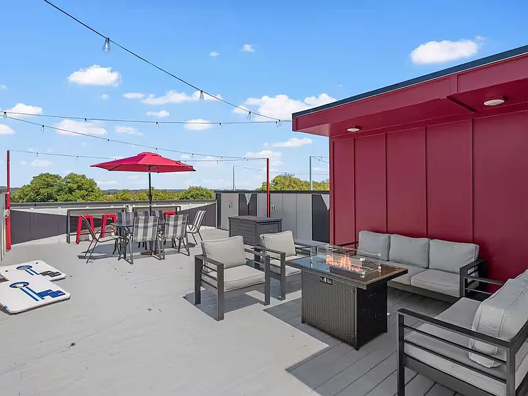 2723 Alameda St — Photo 1