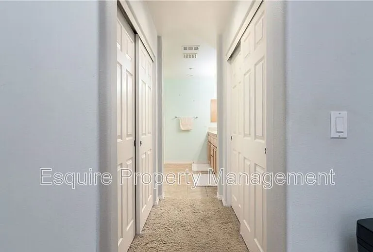 243 Riverdale Ct #404 — Photo 7