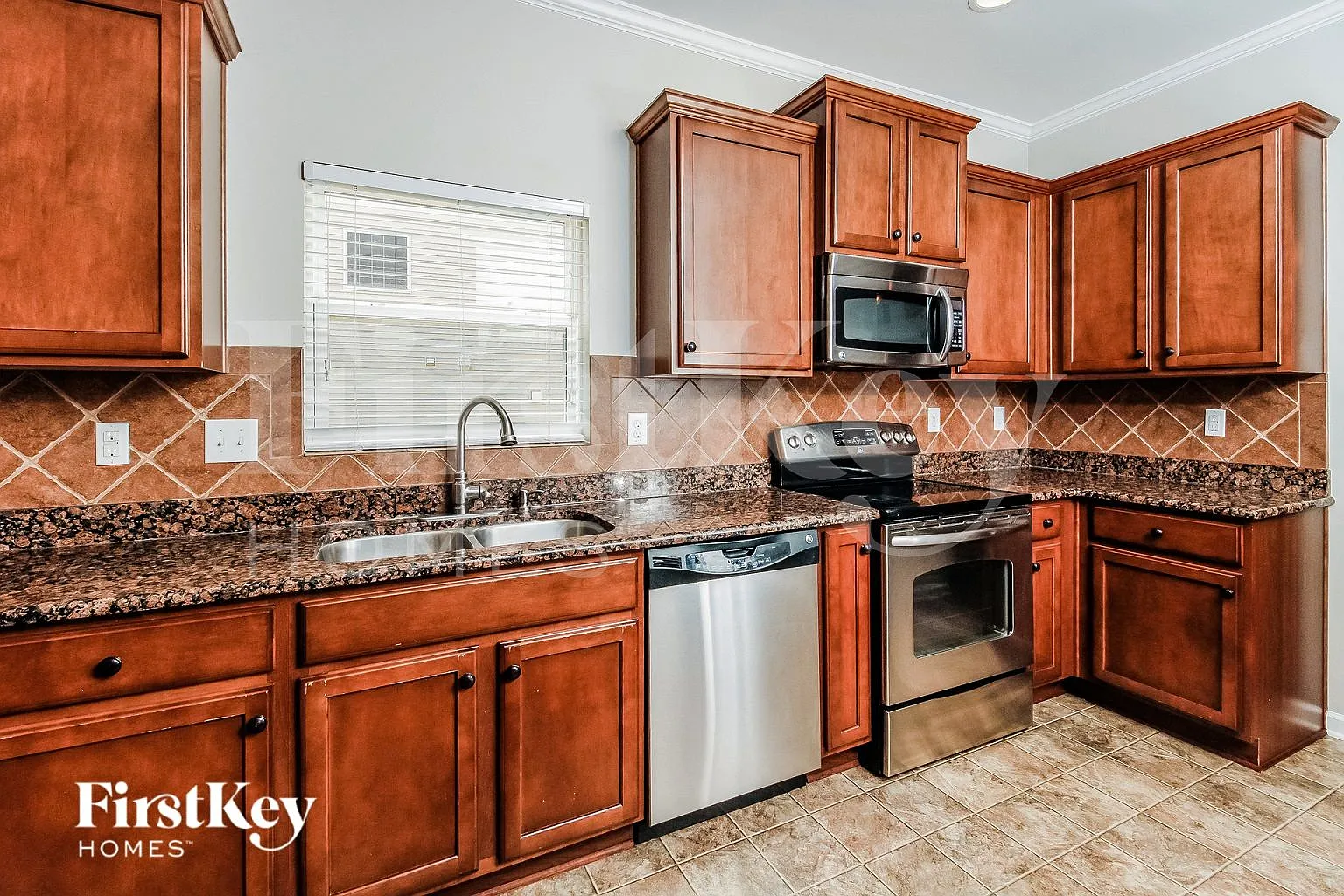 5 bed, 2.5 bath, 2820 sqft, $2,765 — Photo 4