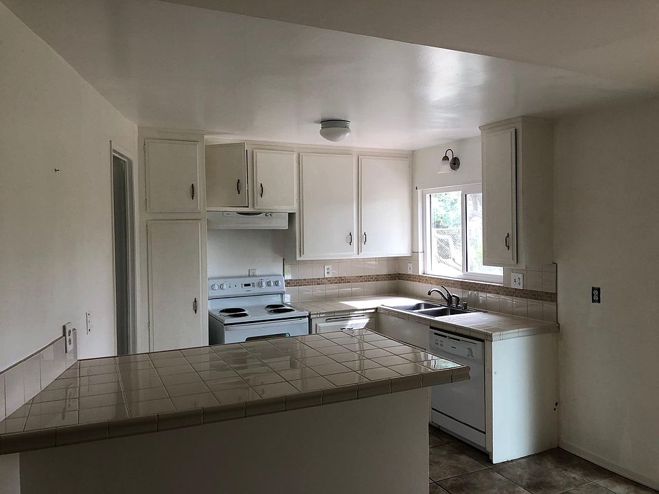 1st image of 110 Sandberg St