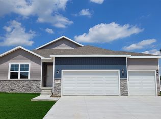 18433 Rose Lane Rd, Omaha, NE 68136