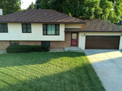 932 Woodcrest Ct, York, NE, 68467