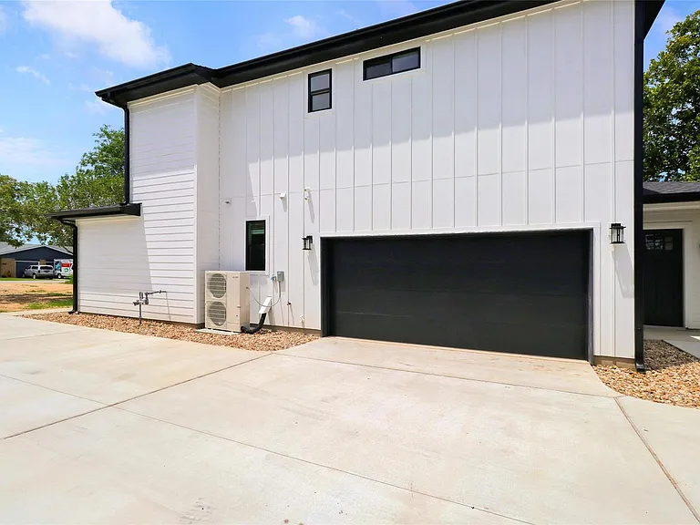 200 W Goforth Rd #1 — Photo 25