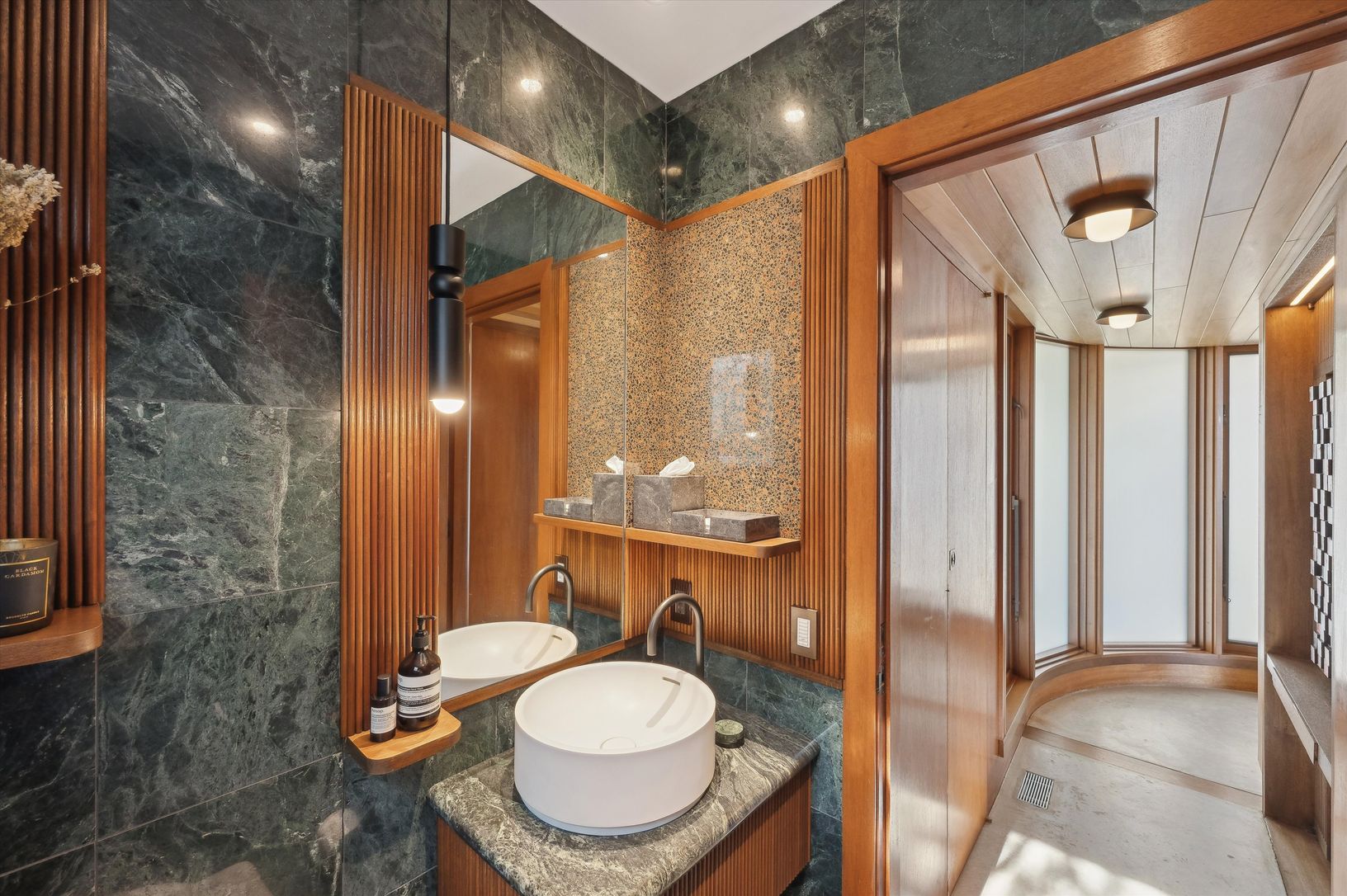  Powder Room