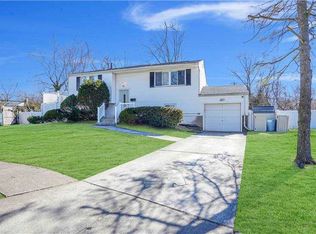 6 Pomper Ct, East Northport, NY 11731