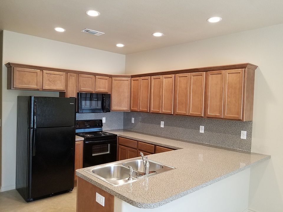 Renfro Duplex Kitchen_05162019